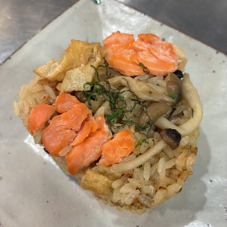 季節のおむすび しゃけ炊き込み